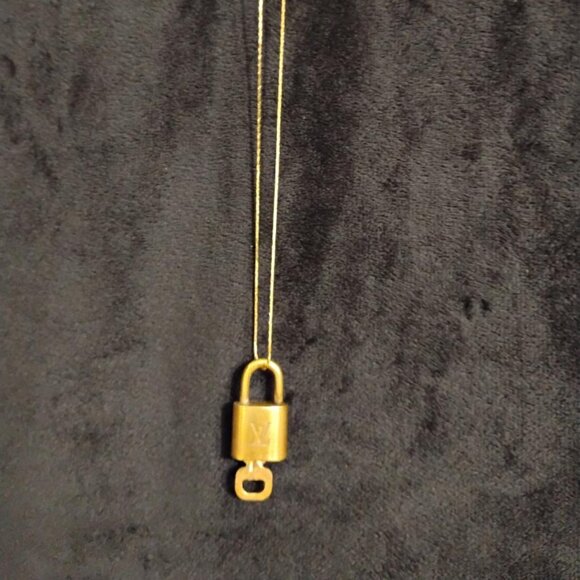 Louis Vuitton gold tone brass lock and key on 18" chain #317 - Picture 2 of 5
